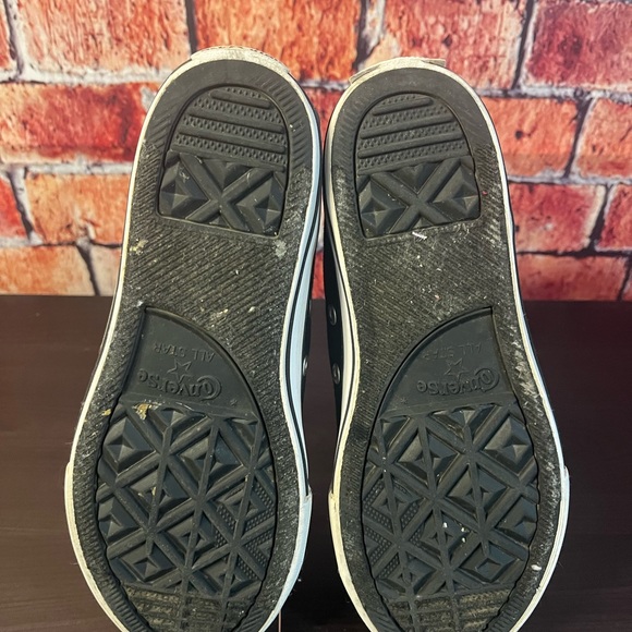 Girls Converse - Picture 7 of 7